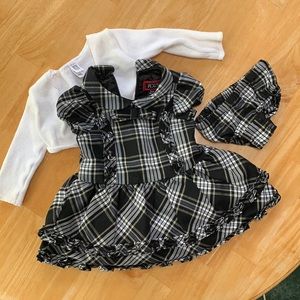 Black and White Plaid dress. 6-9 mo.
